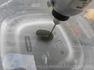 Drilling Holes In Glass, Drilling Glass, Dremel Tool Projects, Dremel Crafts, Beach Stones Jewelry, Dremel Carving, Dremel Projects, Dremel Tool, Dremel Wood Carving