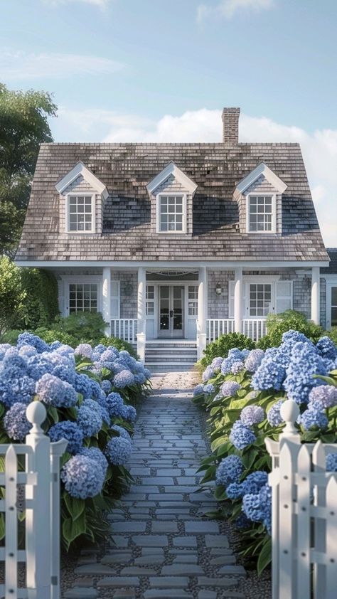 Nantucket Interior Design, White Picket Fence Ideas, Picket Fence Ideas, Preppy House, Fence Designs, Dream Life House, Dream Beach Houses, White Picket Fence, Coastal Life