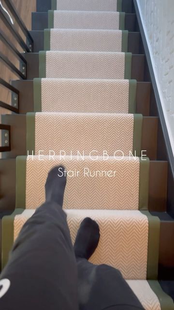 Siobhan + David on Instagram: "Ad / Hey Pals! We’re back with a little stair runner reveal 🙌🏻 our stair renovation is finally complete with the help of @stairrunner We chose Chalk Herringbone with Hunter Green Trim and I’m absolutely in love! It’s such beautiful quality and completely transforms the space 🤍 to add that extra special touch we installed black stair rods which just finish everything off perfectly! What do you think!? #stairrunner #blackstairs #blackstaircase #herringbonerunner #staircase #blackstairswithrunner #stairrunnerideas #stairrunnerinspo" Carpet Runner On Stairs Brass Rods, Stair Runner And Landing, Black Stairs With Runner, Green Stair Runner, Black Staircase, Luxury Stairs, Stair Renovation, Black Stairs, Staircase Runner