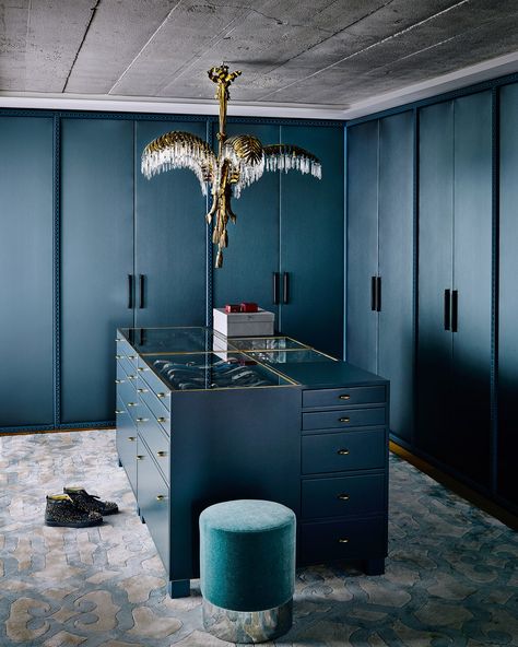 House Tour: A Masculine Apartment in Munich | Architectural Digest Masculine Apartment, Dressing Design, Dressing Room Closet, Walk In Closet Design, Luxury Closets Design, 아파트 인테리어, Dressing Area, Room Closet, Dressing Room Design