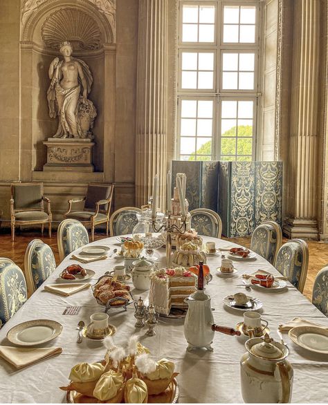 Rococo Dining Room, Bridgeton House, Provence Chateau, Regency Dining Room, Regency Interior, Georgian Table, Moody Style, Georgian Interiors, Dining Room French