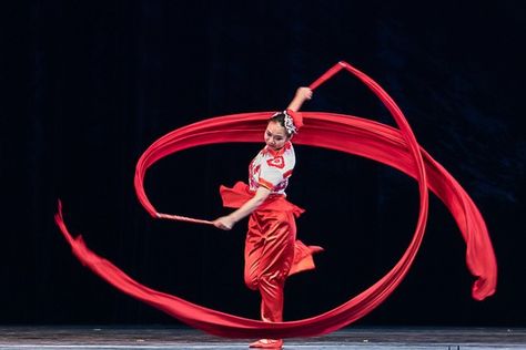 Chinese Ribbon Dance, New Dances, Chinese Civilization, Ribbon Dance, Chinese Dance, Human Reference, Body Reference Poses, Human Poses Reference, Figure Poses