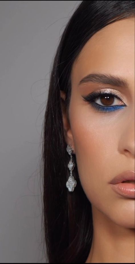 Gold Makeup Looks, Soft Eye Makeup, Brunette Makeup, Eye Makeup Styles, Formal Makeup, Dark Makeup, Eye Makeup Art, Dress Makeup, Blue Makeup