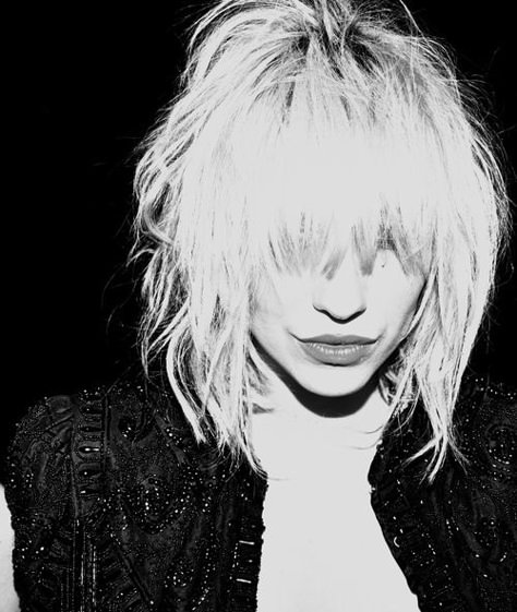 Courtney Love Short Shaggy Bob Hairstyles, Courtney Love Hole, Shaggy Bob Hairstyles, Modern Shag Haircut, Short Shaggy Haircuts, Short Shag Haircuts, Shaggy Short Hair, Shaggy Hair, Shaggy Haircuts