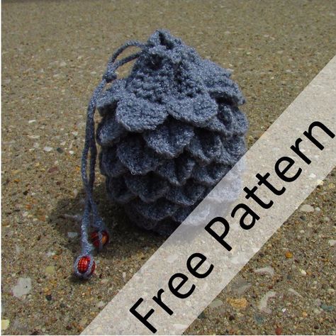 Dragon Egg Dice Bag Crochet, Crochet Surprise Eggs Free Pattern, Dnd Dice Bag Crochet Pattern, Crochet Dice Bag Pattern Free, Crochet Gadgets, Geeky Crochet Patterns, Crochet Minis, Fruit Bags, Crochet Small Bag