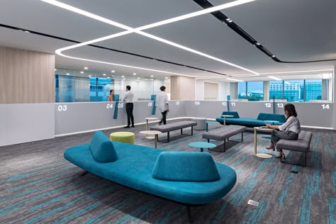 Modern Bank Interior Design, Bank Office Interior Design, Bank Interior Design, High Tech Interior, Bank Interior, Cubicle Design, Banks Office, Corporate Interior Design, Modular Lounge