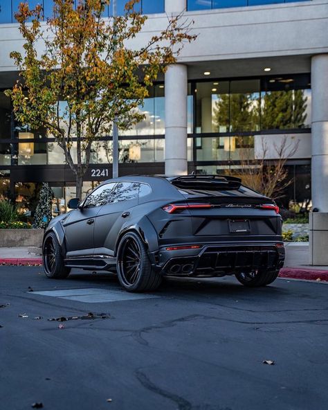 Lamborghini Urus Matte Black, Lamborghini Suv Urus, Suv Lamborghini, Lamborghini Urus, Sibu, Hot Hatch, Nice Cars, Best Luxury Cars, My Dream Car