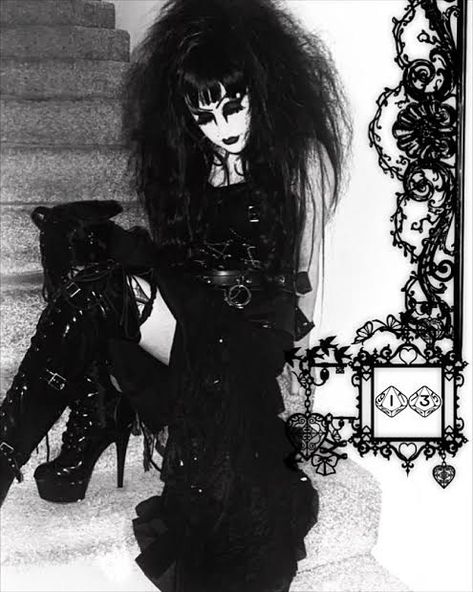 Real Goth, Trad Goth Outfits, Dark Gothic Fashion, Types Of Goth, Traditional Goth, Emo Dark, Modern Goth, Punk Style Outfits, Goth Subculture