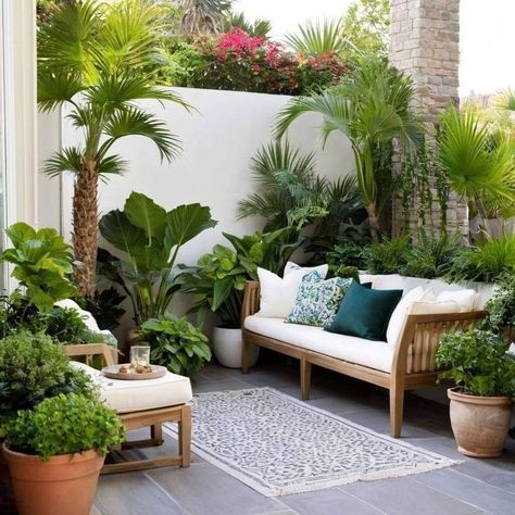 Ideas Jardin, Small Courtyard Gardens, Small Balcony Garden, Terrace Decor, Courtyard Gardens Design, Beautiful Outdoor Spaces, Home Garden Design, Patio Interior, Outdoor Gardens Design