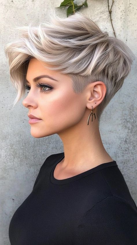 👑💫 Captivating Edgy Pixie Short Hairstyles for Women Over 60 | Game-Changing Symphony Pixie Balayage Hair, Edgy Short Hair For Women, Bangs Shaved Sides, Edgy Pixie Cuts Shaved Sides, Short Asymmetrical Pixie, Asymmetrical Pixie Edgy, Woman With Bangs, Pixie Balayage, Pixie Short Hairstyles