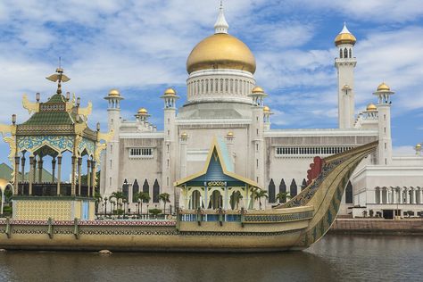 Explore Brunei Darussalam holidays and discover the best time and places to visit. List Of Countries, My Prince Charming, Beneath The Surface, Brunei Darussalam, Present Day, Lonely Planet, Countries Of The World, Kuala Lumpur, Brunei