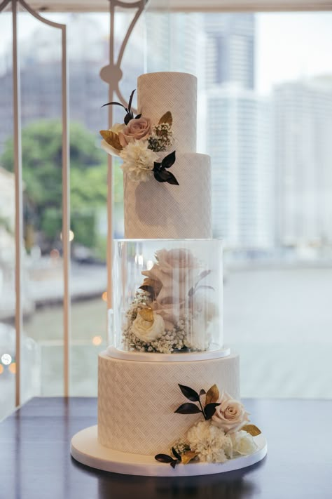 Wedding Cake Spacers, Wedding Cakes Square Elegant, Wedding Cake Transparent Tier, Cake With Glass Tier, Wedding Cake Glass Tier, Simple Wedding Cake Ideas 3 Tier, Clear Cake Tier, Clear Tier Wedding Cake, Wedding Cake Transparent