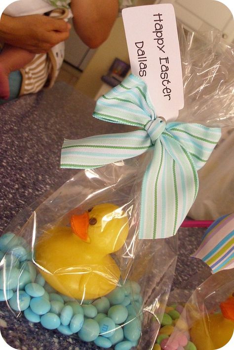 Duck Baby Shower Ideas, Creative Baby Shower Ideas, Baby Shower Favor Ideas, Rubber Ducky Party, Rubber Ducky Birthday, Rubber Duck Birthday, Duck Party, Ducky Baby Showers, Ducky Baby Shower