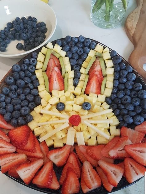 Easter Themed Fruit Tray, Easter Fruit Board, Easter Fruit Charcuterie Board Ideas, Easter Fruit Tray Ideas, Easter Fruit Ideas, Easter Bunny Fruit Tray, Easter Fruit Tray, Easter Bunny Fruit, Easter Platter