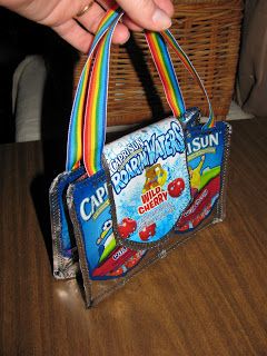 Repurpose Crafts, Upcycle Crafts, Sun Crafts, Childhood Aesthetic, Eco Christmas, Upcycled Projects, Purse Crafts, Capri Sun, Purse Tutorial