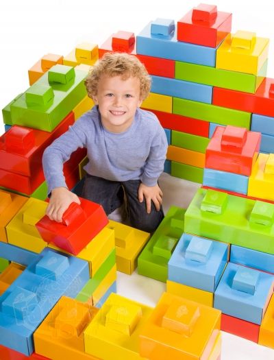 Educational Toys 5 Year Old | Dado Bricks are designed in giant cardboard bricks in order to build ... Cardboard Bricks, Interlocking Blocks, Handy Manny, Kids Blocks, Toys Diy, Toy Baby, Diy Decorating, Baby Toy, Fashion Diy