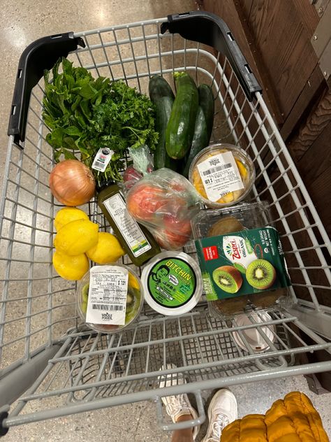 Wellness / health / healthy inspo / grocery inspo / whole foods Healthy Food Shopping, Groceries Aesthetic, Healthy Grocery Haul, Healthy Grocery Shopping, 2024 Moodboard, Organic Groceries, Grocery Haul, Healthy Groceries, House Layout Plans