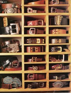 Belt Display Retail, Belt Store, Shoe Store Design, Belt Rack, Belt Storage, Clothing Store Displays, Belt Organizer, Belt Display, Room Organisation