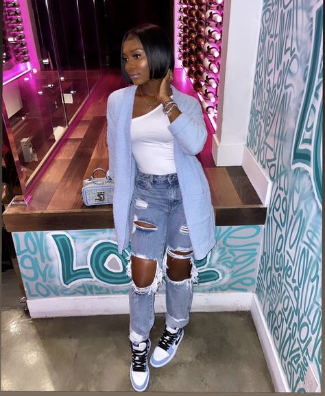 Midnight Navy 11s Outfit, Denim Jordan 1s Outfit Women, Blue And Black Dunks Outfit, Denim Jordan Outfit, Denim And Sneakers Outfit, Blue And White Dunks Outfit Black Women, Blue Dunks Outfit Black Women, Trendy Distressed Blue Cargo Jeans, Jordan Retro 1 Outfits Women