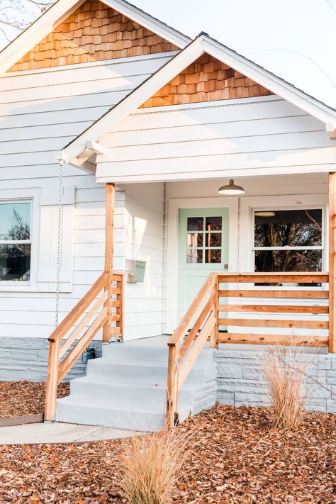 Elmhurst Cottage - Farmhouse - Exterior - Sacramento - by Novoya Design + Construction | Houzz Porch Railing Ideas Farmhouse, Front Porch Simple, Cottage Exterior Ideas, Finland House, Beach Cottage Exterior, Freedom House, Porch Landscaping, Cottage Door, Beach House Exterior