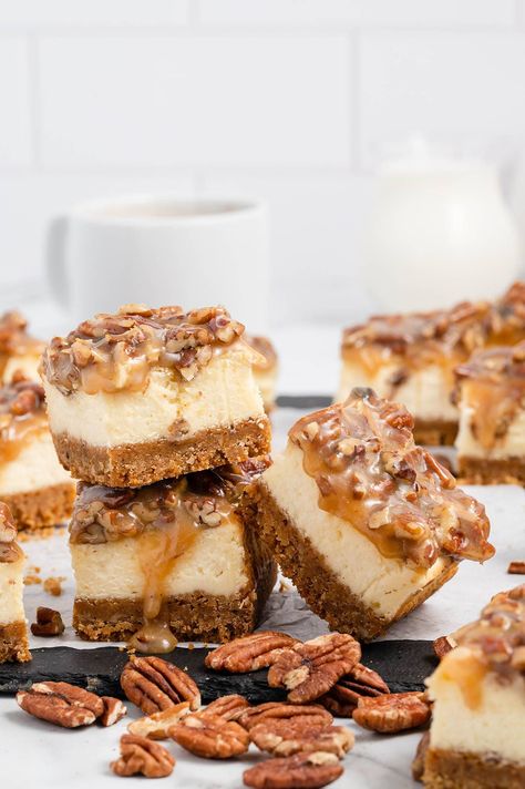 three Pecan Pie Cheesecake Bars with some toppings. Praline Crumb Caramel Cheesecake Bars, Pecan Pie Cheesecake Bars, Caramel Cheesecake Bars, Pecan Pie Bites, Cheesecake Bar, Pecan Pie Filling, Pecan Cheesecake, Princess Pinky Girl, Pecan Pie Cheesecake