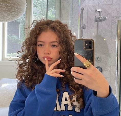 Kalogeras Sisters, Brown Curly Hair, Hairdos For Curly Hair, Curly Hair Inspiration, Curly Girl Hairstyles, Curly Hair Care, Curly Hair Cuts, Hair Routines, Dream Hair