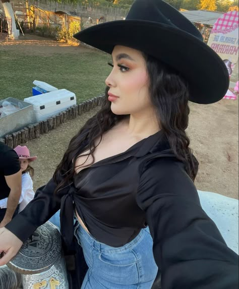 Outfits Rancheros Mujer, Ranchera Outfits, December Outfits, Latina Outfits, Cowgirl Style Outfits, Outfits For Mexico, Looks Country, Western Outfits Women, Cowboy Outfits