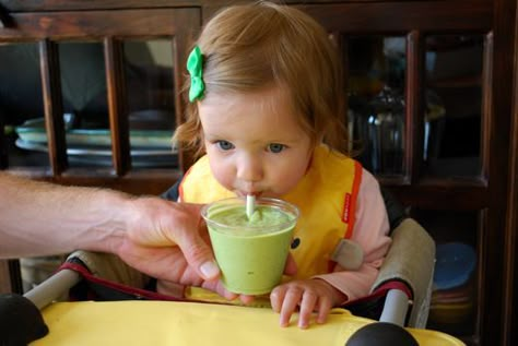 smoothie with spinach and avocado Baby Smoothie, Baby Smoothies, Vegan Info, Toddler Smoothies, Veggie Smoothies, Toddler Food Ideas, Avocado Baby, Toddler Foods, Baby Food Ideas