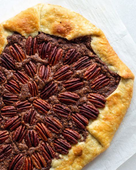 Red Wine & Chocolate Pecan Galette - Justine Snacks Chocolate Galette, Pecan Galette, The Best Pie Crust, Justine Snacks, Best Pie Crust, Justine Doiron, Lentil Recipes Easy, Vegan Pies, Fresno Peppers