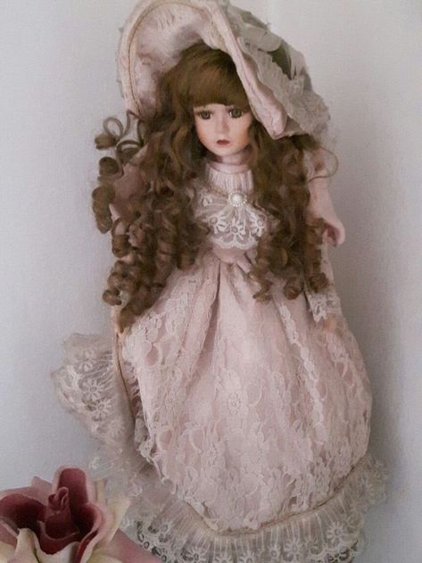 Porcaline Dolls Aesthetic, Vintage Porcelain Dolls Aesthetic, Porcelain Doll Hair, Porcelain Dolls Vintage, Porcelain Doll Aesthetic, Glass Dolls, Vintage Porcelain Dolls, Antique Porcelain Dolls, Doll Aesthetic