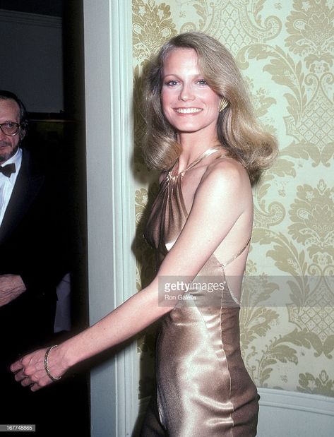 Shelley Hack, Helen Hayes, Charlie’s Angels, Love Boat, Charlies Angels, 70s Fashion, Backless Dress Formal, Picture Perfect, Flapper Dress