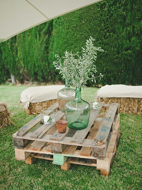 Organic Wedding Decor, Wedding Planner Guide, Deco Champetre, Photography Jobs, Wedding Company, Organic Wedding, Nature Wedding, Wooden Pallets, Garden Ornaments