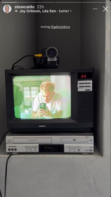 Crt Tv Aesthetic Room, Crt Tv Aesthetic, Camcorder Aesthetic, Toy Collection Room, Crt Monitor, Bank Heist, Vhs Collection, Tv Aesthetic, Home Studio Ideas