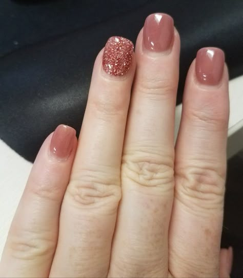 SNS #54 dipping powder With #67 glitter nail Fall Red Dip Powder Nails, Fall Gel Nails With Glitter, Call Dip Nail Colors, Gel Powder Dip Nail Designs, Fall Nails Dipping Powder, Fall Nail Colors Dip Powder Short Nails, Dip Glitter Powder Nails, Subtle Dip Nails, Nails Dip Colors