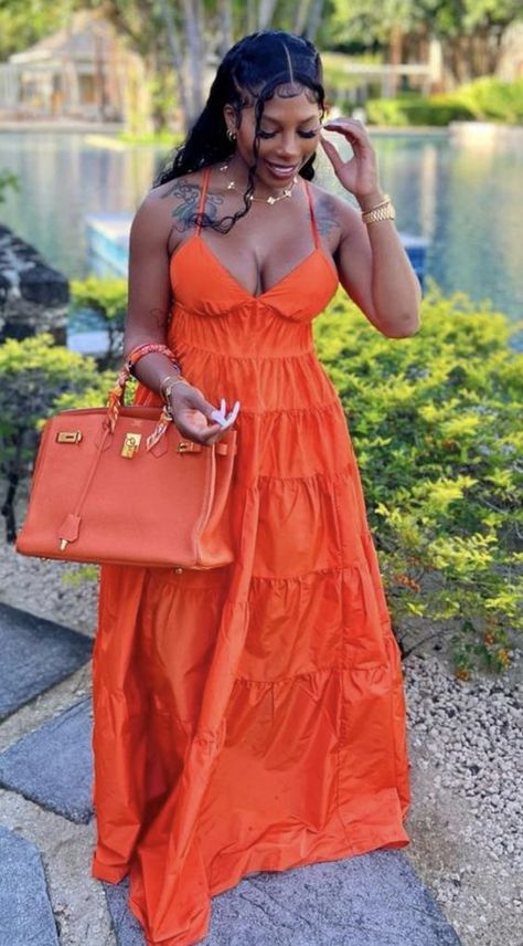 hairstyles for halter dress Summer Cruise Outfits Black Woman, Outfits For Cruise Caribbean, Comfortable Vacation Outfits, Jubilee Outfit, Dr Vacation, Carnival Jubilee, Bahamas Outfits, Island Vacation Outfits Black Women, Loose Deep Wave Wig