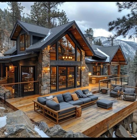 Unique Mountain Homes, Cabin House Exterior, Viking Lodge, Luxury Mountain Homes, Modern Cabin Exterior, Mountain Lake House, Lake House Cabin, Mountain Dream Homes, Mountain Home Exterior