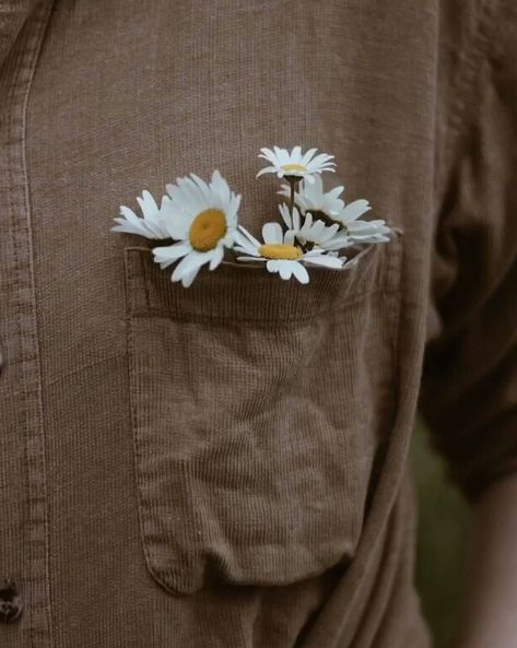 Ruth Core Aesthetic, Teodora Core, Ruth Core, Nature Academia, Soft Boy Aesthetic, Crown Aesthetic, Best Nature Wallpapers, Daisy Wallpaper, John Brown