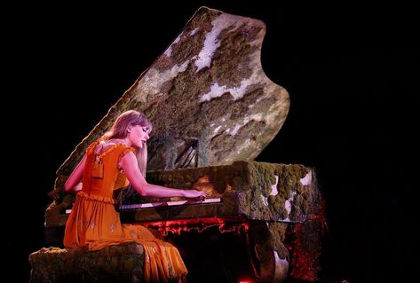 Evermore Piano, Champagne Problems, The Piano, Santa Clara, Eras Tour, My Mind, This Weekend, Taylor Swift, Piano