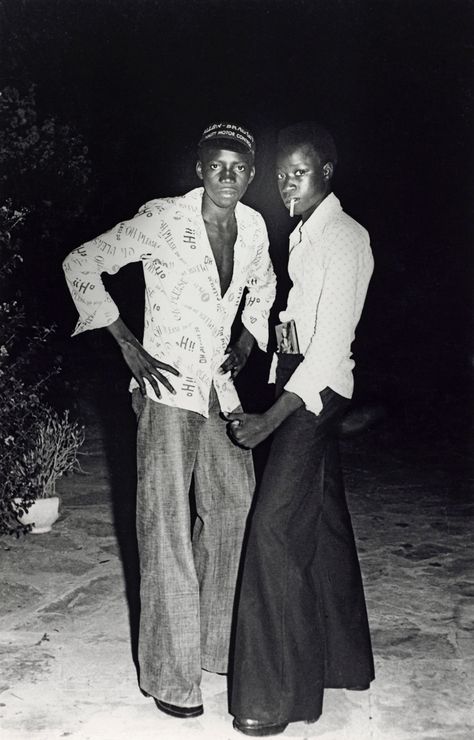 Malick Sidibe Photography, Malik Sidibe, Malick Sidibe, Malick Sidibé, Seydou Keita, Afro Punk Fashion, Couple Fits, Ivy League Style, Skater Aesthetic