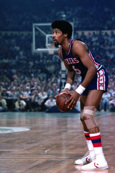 Julius Erving, Nba Art, Basketball Photography, Basketball Star, Nba Legends, Sports Hero, Nba Stars, Basketball Legends, Basketball Pictures