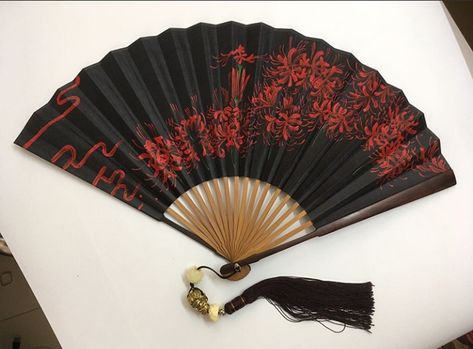 Hand Fan Design, Hand Fans Diy, Believe In The Impossible, Bridal Crown Tiara, Red Spider Lily, Chinese Fans, Antique Fans, Japanese Fan, Kings Game