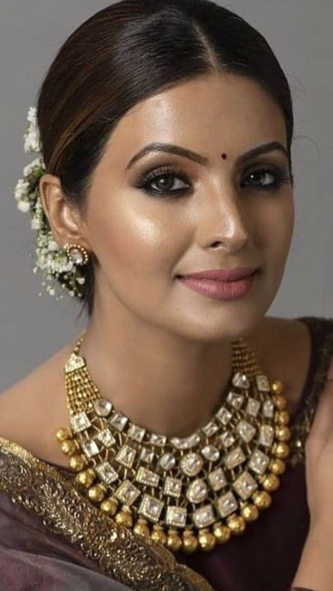 Geeta Basra, Chitrangada Singh, Normal Makeup, Dipika Padukone, Bridal Hair Buns, Hair Buns, Arab Women, Interesting Faces, India Beauty