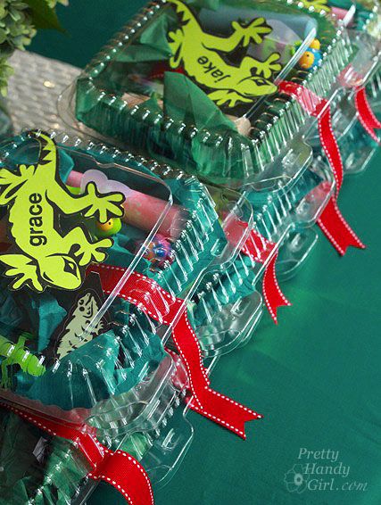 lizard_favor_boxes Lizard Birthday Party, Lizard Party, Reptile Crafts, Bday Plans, Snake Birthday, Snake Party, Reptile Party, Bug Party, Girl Bday Party