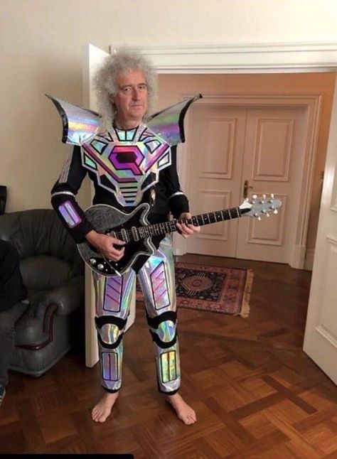 Queen Humor, Queen Brian May, Queen Meme, Queen Bohemian Rhapsody, May Queen, Hair Instagram, Queen Photos, We Will Rock You, Queen Pictures