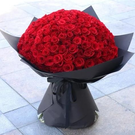 For the Queens and Kings 🌹💐 Kindly click the link 🔗 in bio to order your beautiful bouquet of roses 🌹 We are always at your service 💐🌹 #flowers #rose #flowerstagram #flowershop Roses Bouquet Valentines, Red Flower Bouquet, Bouquet Of Red Roses, 100 Roses, Flowers London, Romantic Bouquet, Bouquet Of Roses, Hand Tied Bouquet, Flowers Rose