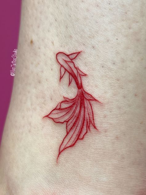 Minimalist Red Tattoo, Tattoo Rojo, Tattoo Pisces, Tattoo Birthday, Groovy Room, Mini Dragon, Red Tattoos, 3d Tattoos, Traditional Tattoos