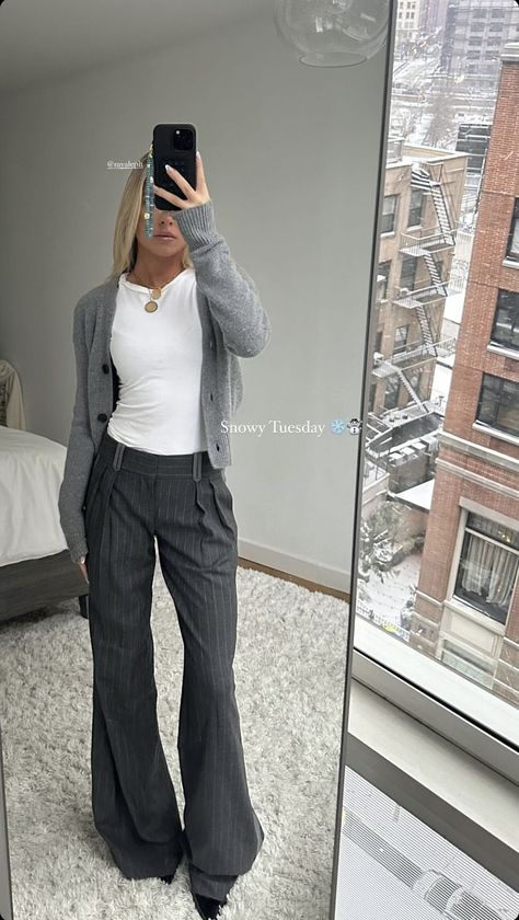 Trendy Receptionist Outfit, Bootcut Work Pants Outfit, European Business Attire, What Is Smart Casual For Women, Early 2000s Office Fashion, Work Fits Women Casual, Business Casual Outfits Interview, Sixthform Outfits Smart Casual, Trouser Outfit Casual