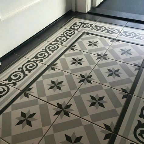 Victorian Hallway Tiles, Hallway Tiles Floor, Hall Tiles, Entryway Tile, Spanish Interior, Victorian Hallway, Hall Flooring, Tiles Designs, Tiled Hallway