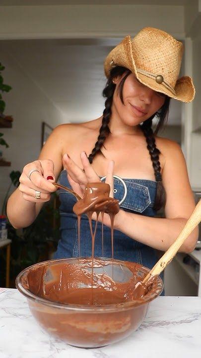 Cowboy Hat Cake, Cowboy Cupcakes, Hat Cake, Cowboy Hat, Hat Making, Chocolate Covered, Cowboy Hats, Cowboy, Cake