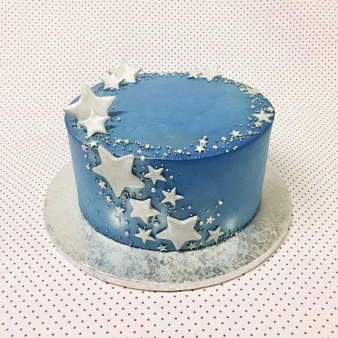 Reach for the stars, or better yet, eat them! Fondant Stars and so fun and tasty too! So many ways you can use them for your celebration deserts! I love this cake idea! ⁠ ⁠ https://www.etsy.com/listing/1527121696/fondant-stars3-sizescustomizable?click_key=9a6261686f2d490607c76eed33a8df8cd90a979f%3A1527121696&click_sum=6d2371ec&ref=shop_home_active_12⁠ ⁠ #FondantStars #SugarStars #StarParty #Constillation #SpaceParty #Moms #StayatHomeMoms #WorkingMoms #BusyMoms #HomeBaker #EtsySeller #StarCupc... Cake Star Design, Star Cake Decorations, Cake With Stars Design, Small Quince Cake, Star Bday Cake, Star Cake Aesthetic, Star Cake Birthday, Blue Star Cake, Star Theme Cake